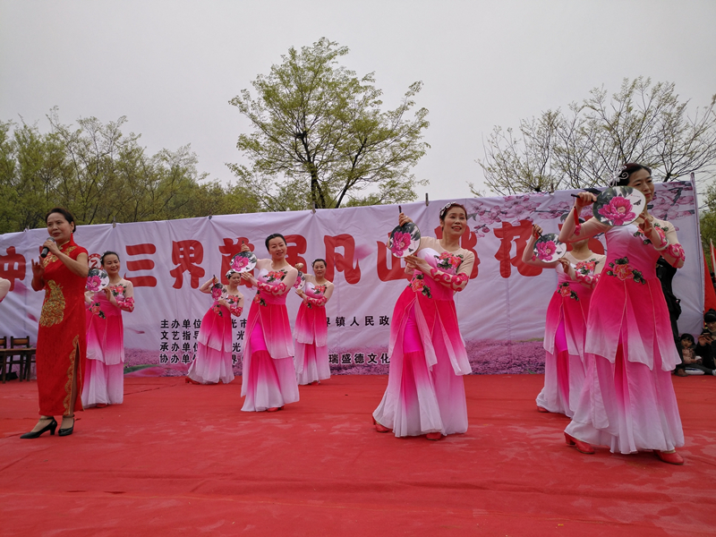 图:歌伴舞《梨花颂》.jpg